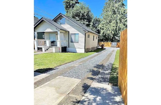 Unique travelers Stay w/hot tub/fireplace/playground/grill/outdoor dining