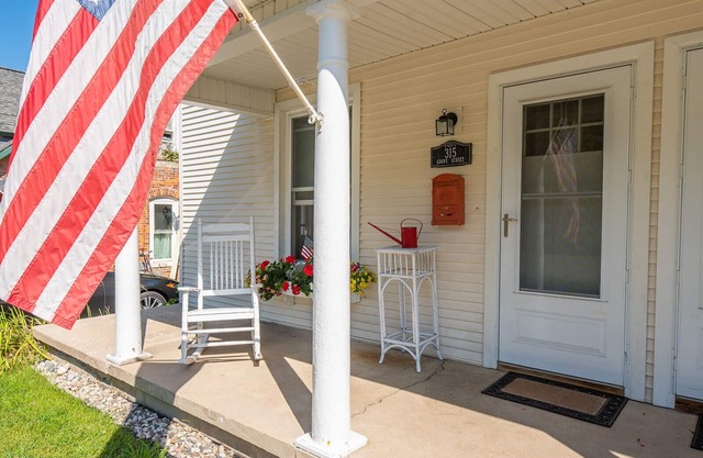 Unit 1: Beautiful townhouse near to Petoskey shopping, restaurants and trails.