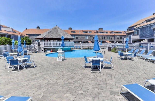 Unit 135 Poolside 2BD w/loft-A/C, Private Balcony, Association Beach & Pool