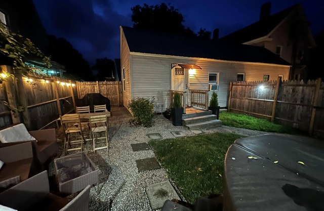 Unit 4 - New Lovely unit w/Private HOT TUB & patio!