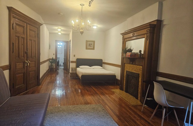 Unit with a private bathroom in beautiful brownstone