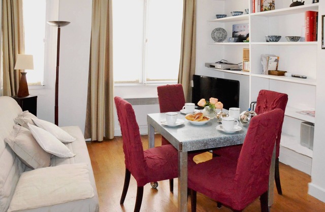 UNIT004 Saint Michel (Harpe) 1 bedroom apartment 3 pax