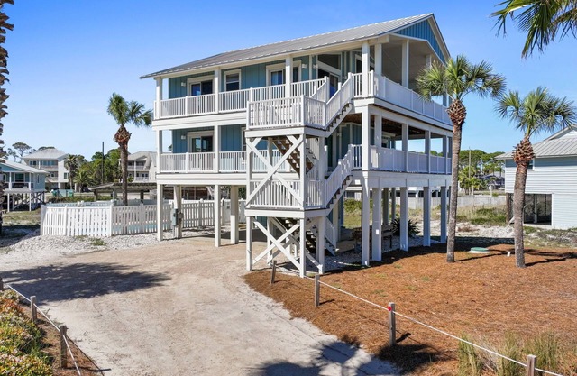 Unobstructed Beach Views, Private Pool, Pet Friendly, Central SGI!