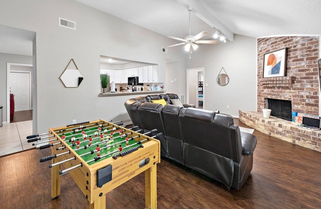 Unreal Escape Foosball Backyard w/Grill Outdoor Games Netflix Wine WiFi
