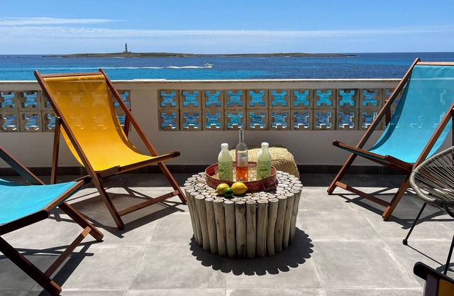 Unusual & rare seafront house, feet-in-the water, direct access to the sea