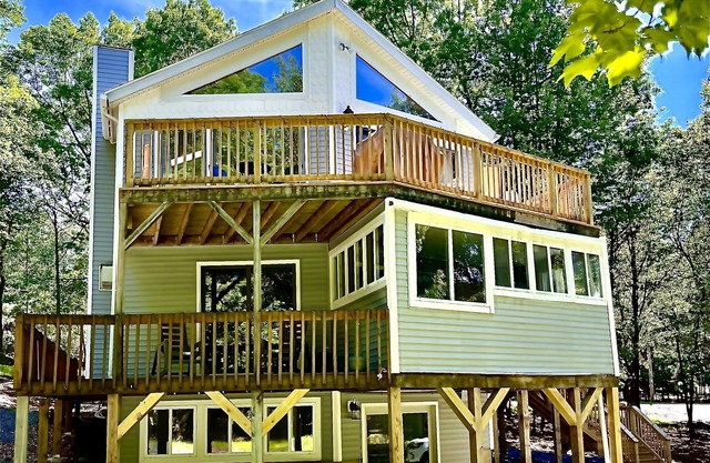 Unwind at Woodland Escape! Perfectly situated for all your Poconos adventures.