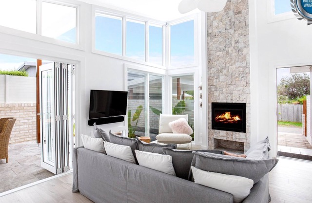 Unwind - Pet Friendly - 1 Min Walk to Beach