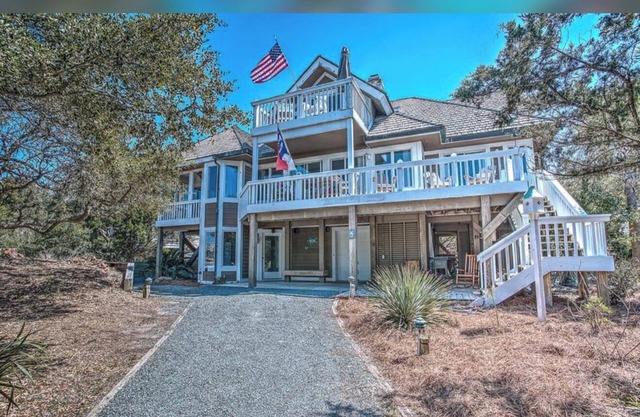 UnWynd and start your beach vacation just steps from the beach!