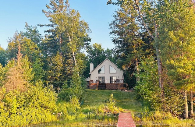 Up North Cottage on Summit Lake! Pontoon negotiable!
