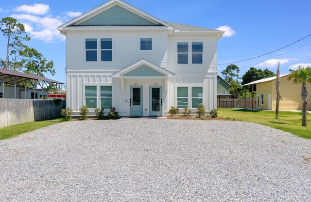 Up to 18 Guests 6-Bed Retreat w/Pickleball Court