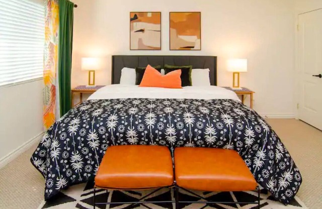 Up to 20% off weekly stay 3BR 2.5 miles to airport