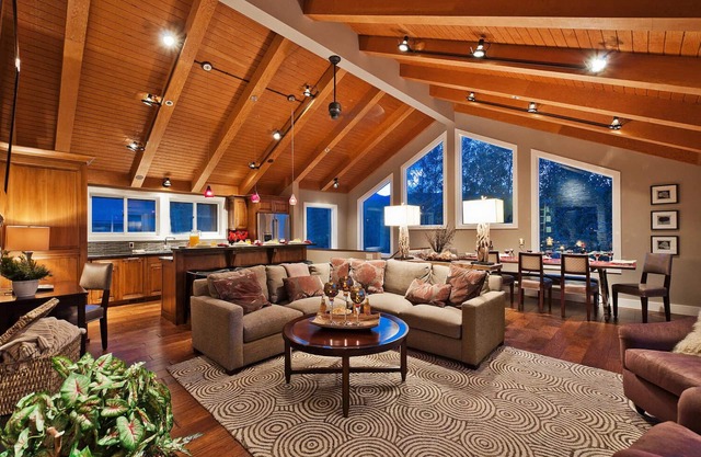 Up to 25% Off! Luxury Condo w/Hot Tub, A/C, BBQ, Free DV Skier Shuttle