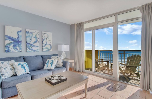 Updated 1 BR Oceanfront Condo in Baywatch!