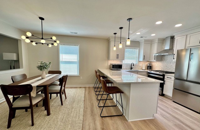 Updated 2-bedroom house in Belmont - Walking Distance to Downtown and Lake