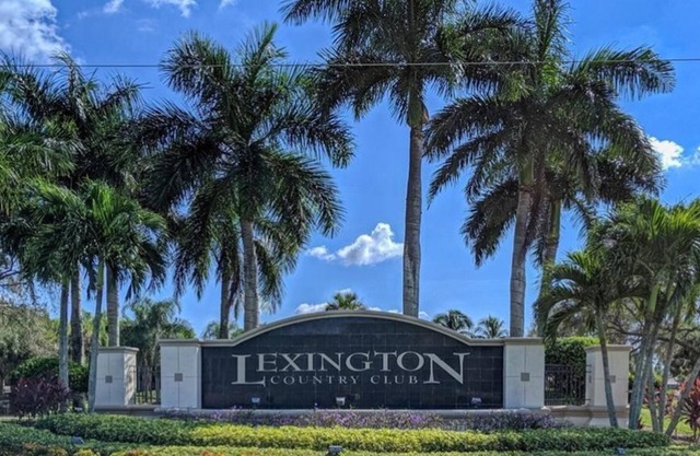 Updated 3 bdrm 2 bath condo in a beautiful gated secure Golf/Tennis Community.