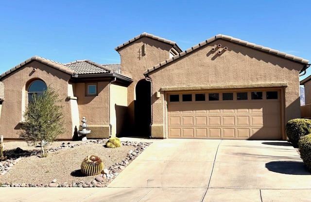 Updated 3-Bedroom House with AC, WiFi in Green Valley with Spectacular Views