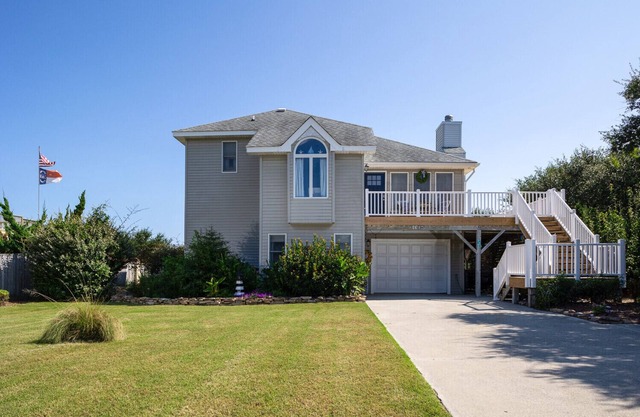 Updated beach house Kitty Hawk on Seascape with new pool! Walk to beach!