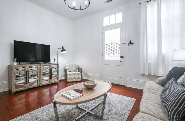 Updated Bourbon Street Condo w/Smart TVs!