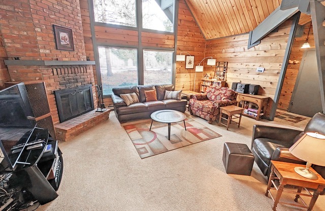 Updated Cabin Feel, Pet Friendly - Lava Top 1