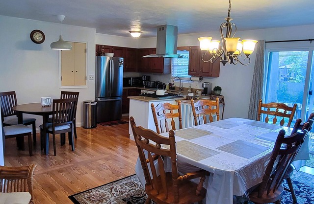 Updated clean 5br house, 2(1/2) bath close to Notre Dame.