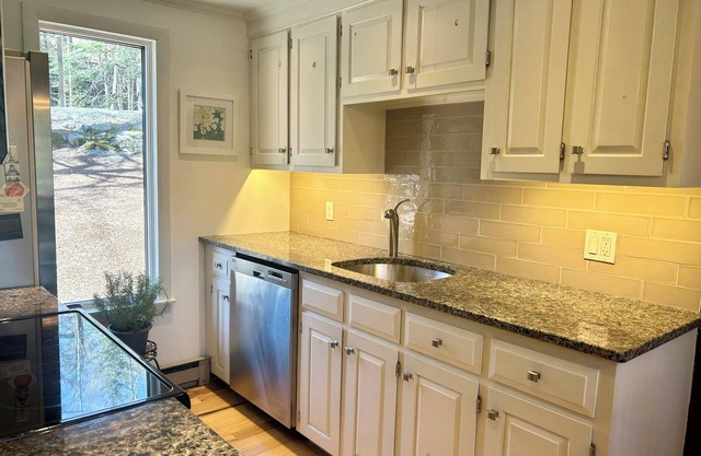 Updated Condo in Eastman!