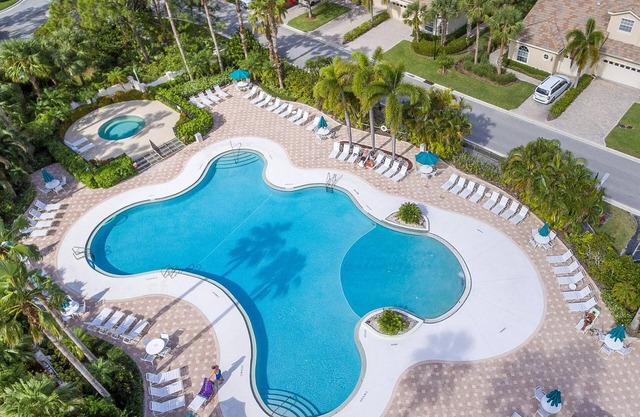 Updated Condo In PGA Village