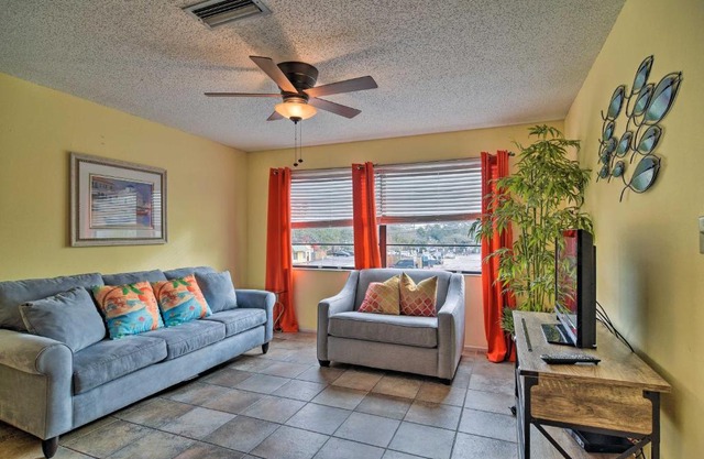 Updated Condo Near Beach Ideal Walkable Location!