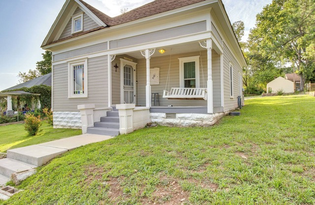 Updated Cotter Cottage: Walk to White River!