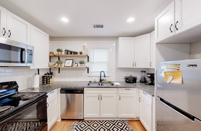 Updated dog-friendly apartment in a great location with central AC & W/D