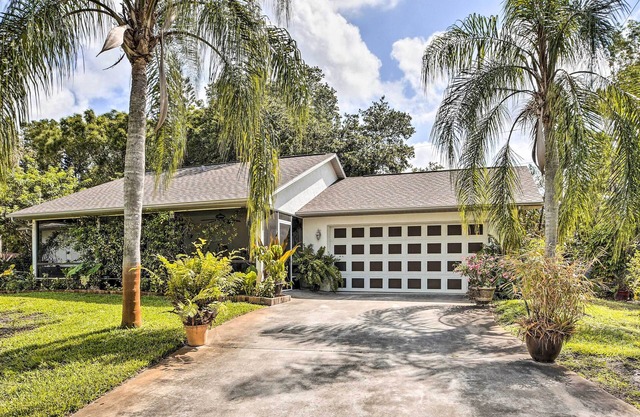 Updated Fort Myers Escape w/Screened Lanai!
