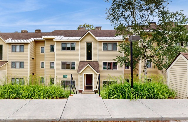 Updated ground floor condo w/patio, fireplace, ski locker, door to door shuttle