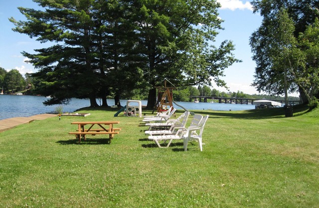 UPDATED LAKE MINOCQUA CABIN AND PONTOON RENTAL OPTION