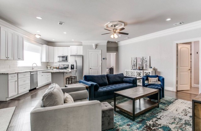 UPDATED MID CENTURY RANCH IN HISTORIC GRAPEVINE!