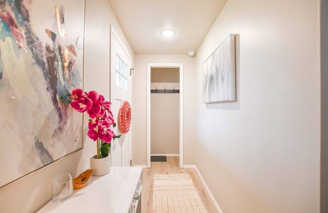 Updated Modern 1-Bedroom in De Pere