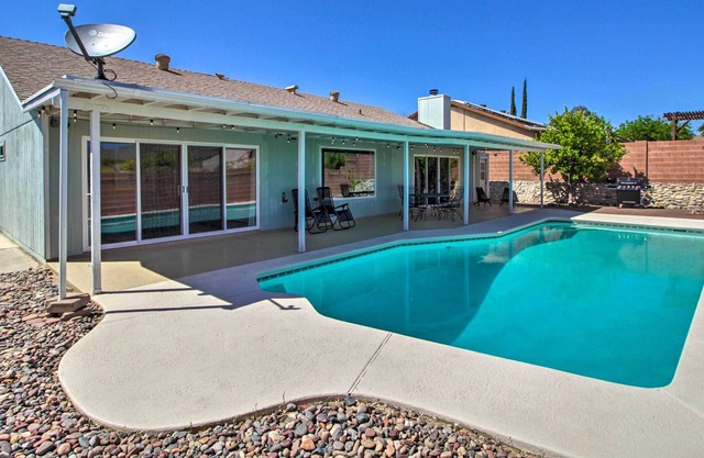 Updated Tucson Home w/ Pool, Grill, Mtn Views