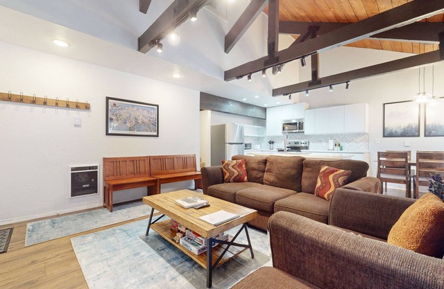 Upgraded Cabin, Private Wash/Dryer. Great Complex Amenities, Near Golf Course