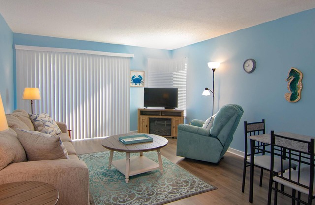 Upgraded Condo Steps to the Boardwalk. Dog friendly!