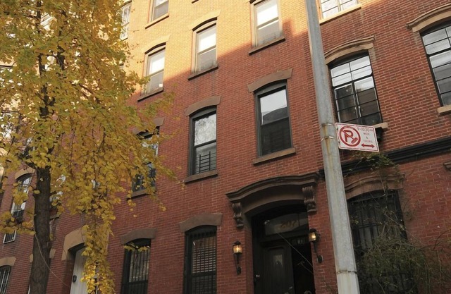 Upper East Side Apartment within an Elegant Row House