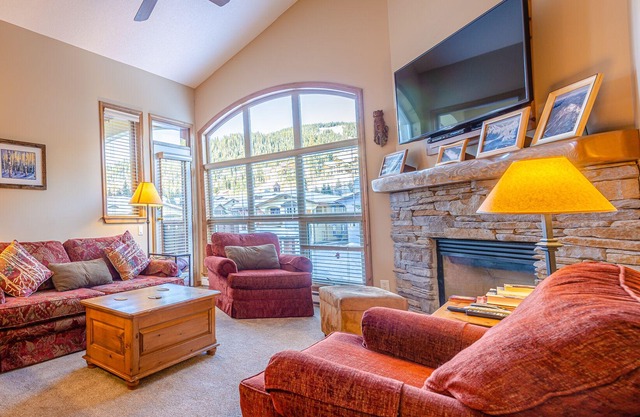 Upper floor 2 bedroom condo with easy access to ski trails
