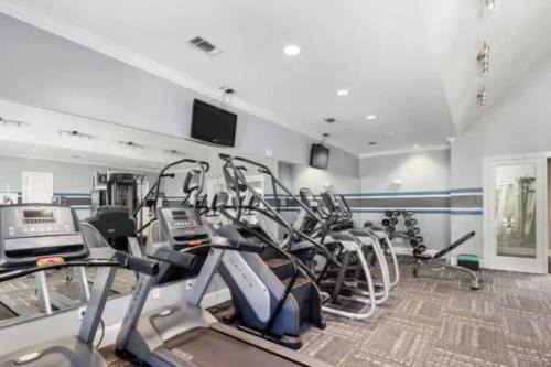 Upscale 1BR Suite Mins to Downtown Raleigh