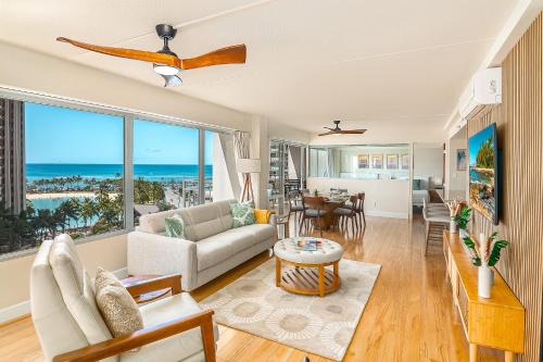 Upscale 2BR & 2BA Ocean View in Waikiki with Parking!