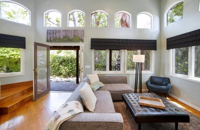 UPSCALE GUEST HOUSE IN THE HILLS
