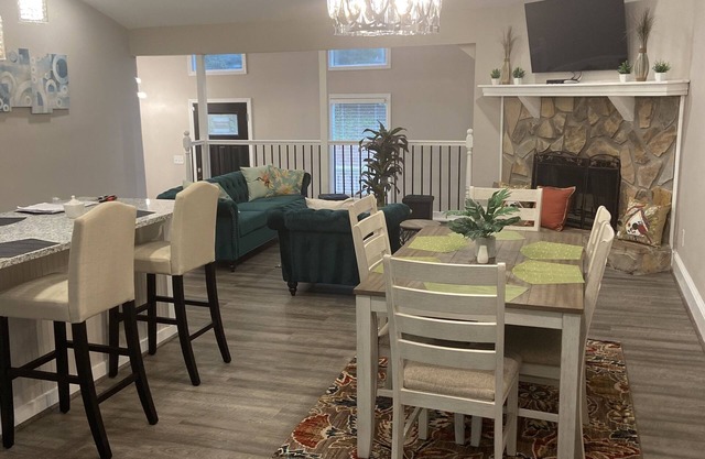 Upscale Home! 4 Min From Lake Allatoona! n18 Min from LakePointe Sports Complex!