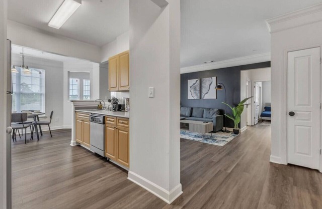 Upscale King 2BR Suite—Mins to Downtown Raleigh!