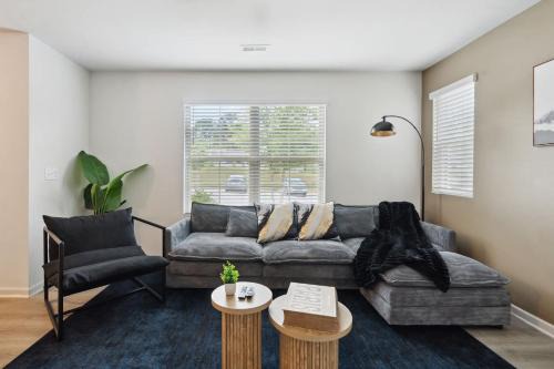 Upscale King 3BR Townhouse Mins to Cary & NC State