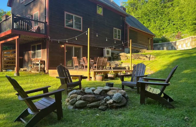 Upscale Modern Bike/Ski Haven, 5 min to Ski & Town w/views. Sleeps 10 max.