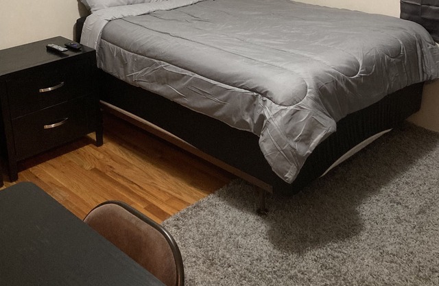 Upscale Neighborhood Cozy & Comfy w/Amenities Room #2