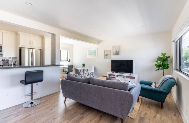 Upscale Redondo Beach 1BR, nr Water, Restaurants & Shops, by Blueground