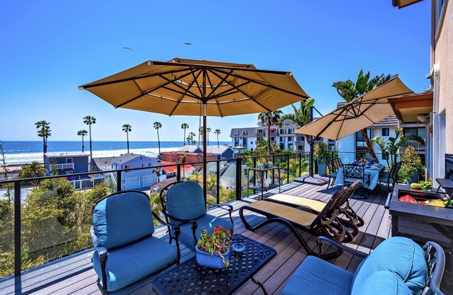 Upscale Steps-to-the-Beach Home. Awesome Front Ocean Views. Stunning Home!