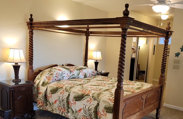 Upscale studio-sea view-prvt entry & prvt entry- opt A/C